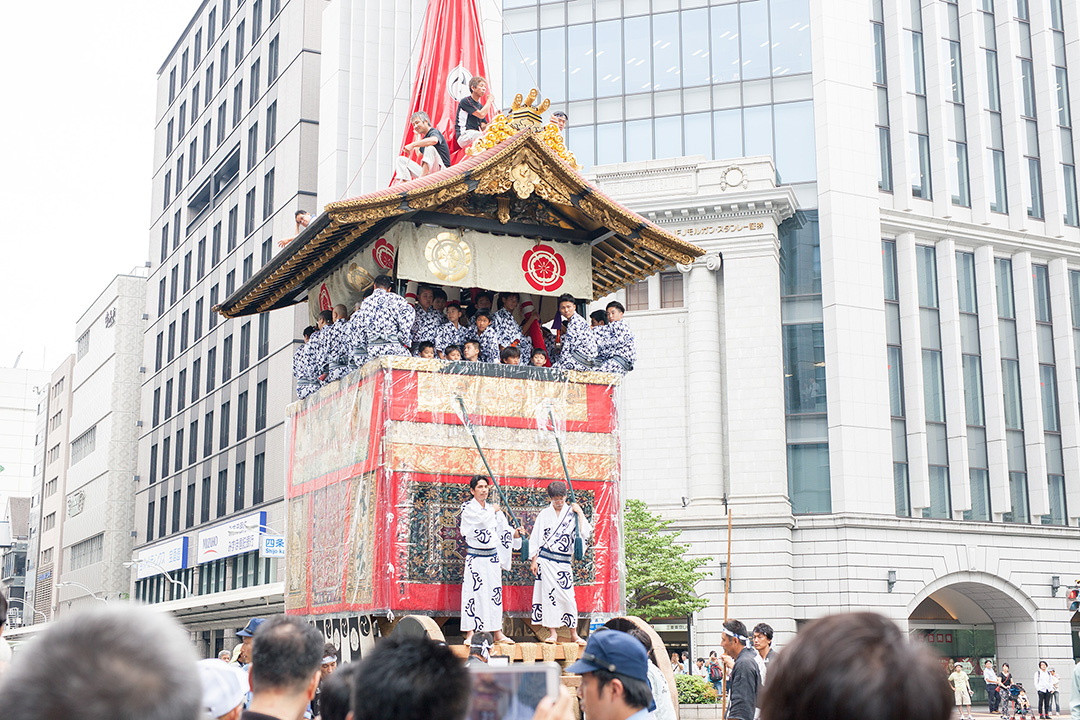 函谷鉾の曳き初め